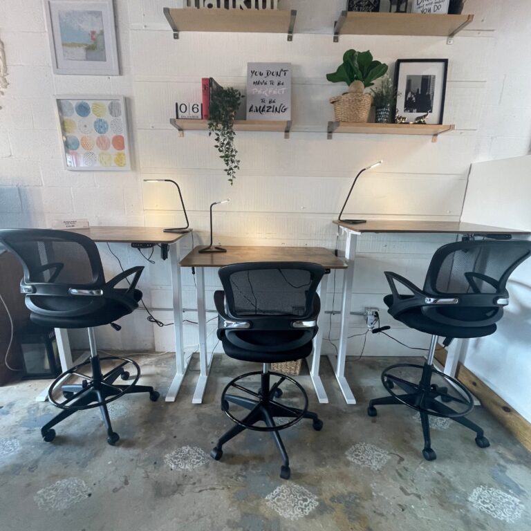 hot desk 768x768