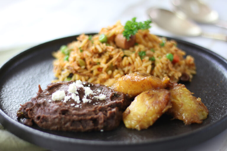 Frijoles Nicas con Pollo02 768x512